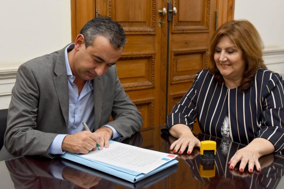 La Provincia firmó con la Municipalidad un acto compromiso por la educación