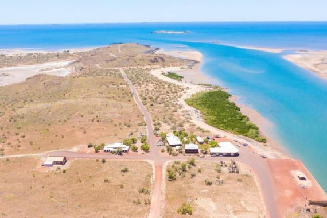 Venden pueblo costero abandonado para convertirlo en resort eco-turístico