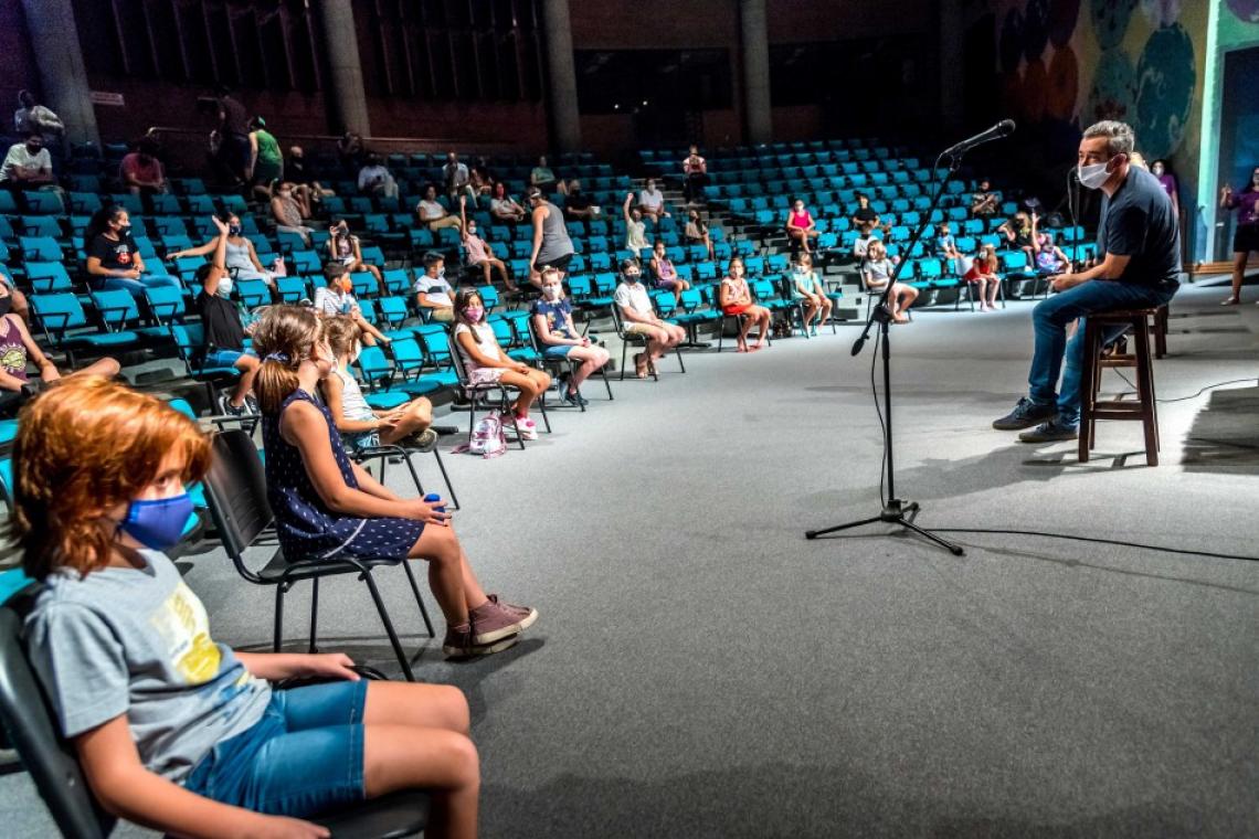 El Consejo de Niñas y Niños de Rosario entregó su proyecto 2020 al intendente