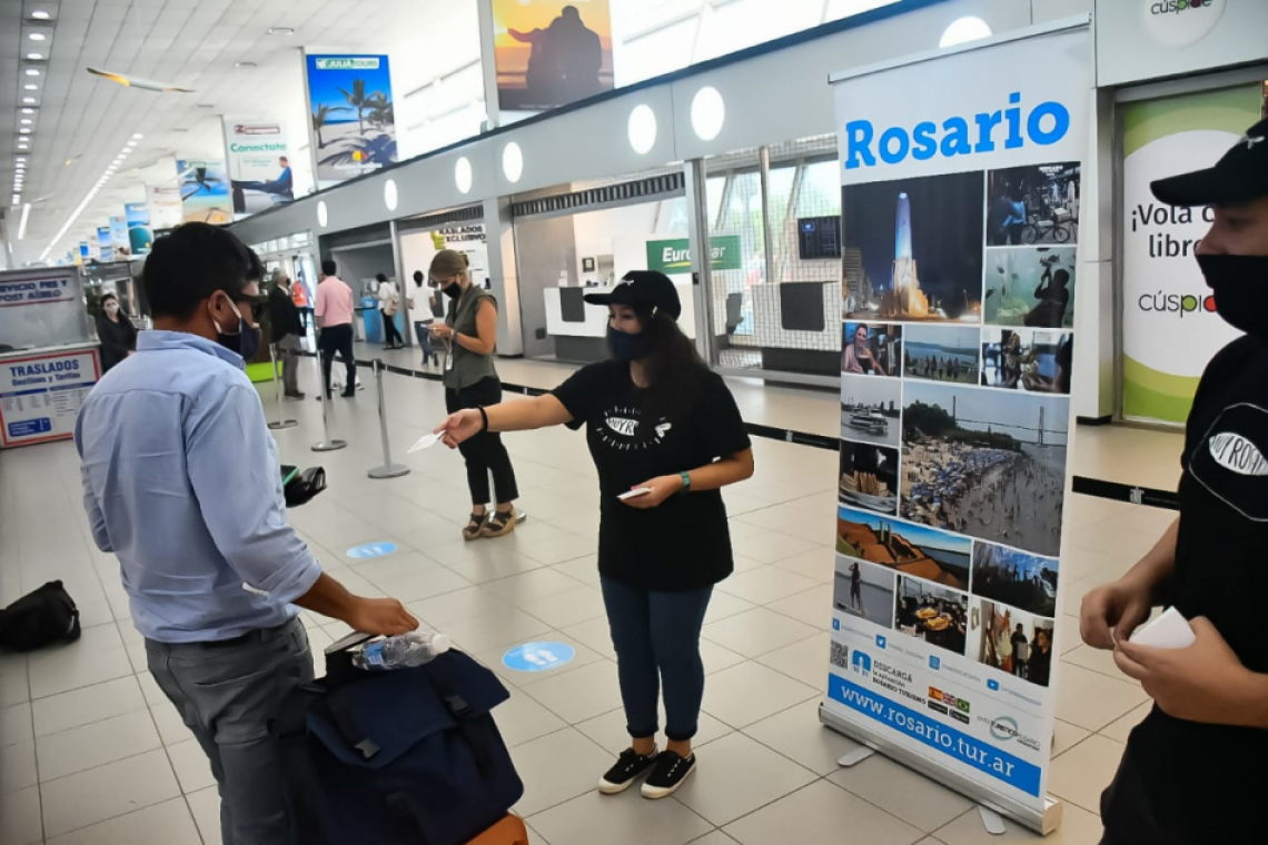 Ciudad hospitalaria: Rosario recibe a las y los turistas con beneficios para su estadía