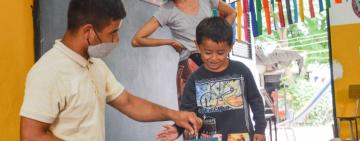 Jóvenes de barrio Ludueña diseñan juegos didácticos como salida laboral