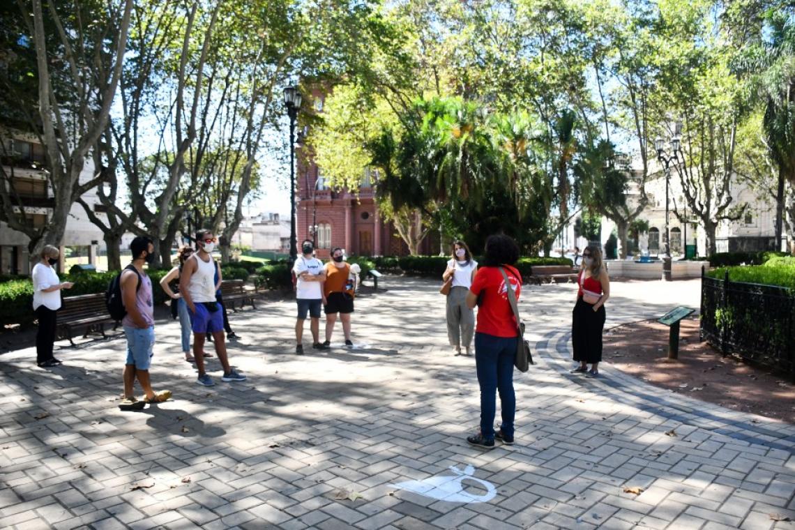 A través de paseos guiados se invita a conocer los pasos de mujeres que marcaron la historia de Rosario
