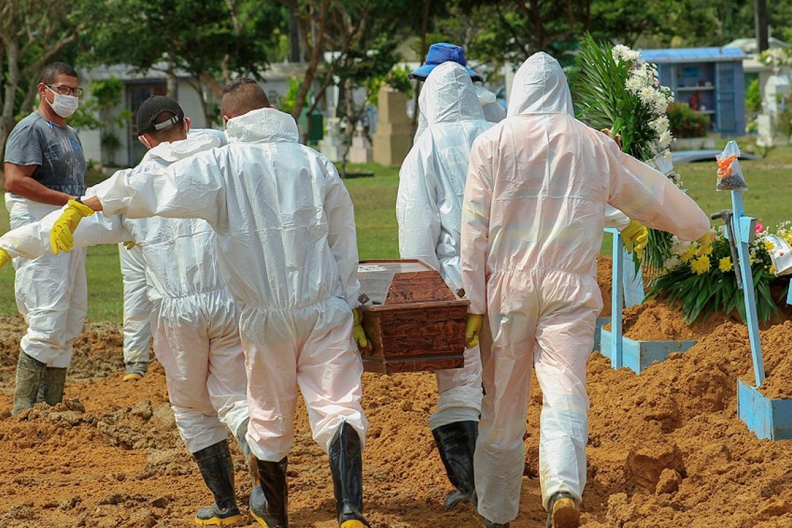 En colapso hospitalario, Brasil teme a la falta de oxígeno y de lugar en los cementerios
