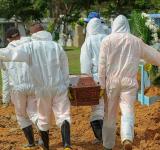 En colapso hospitalario, Brasil teme a la falta de oxígeno y de lugar en los cementerios
