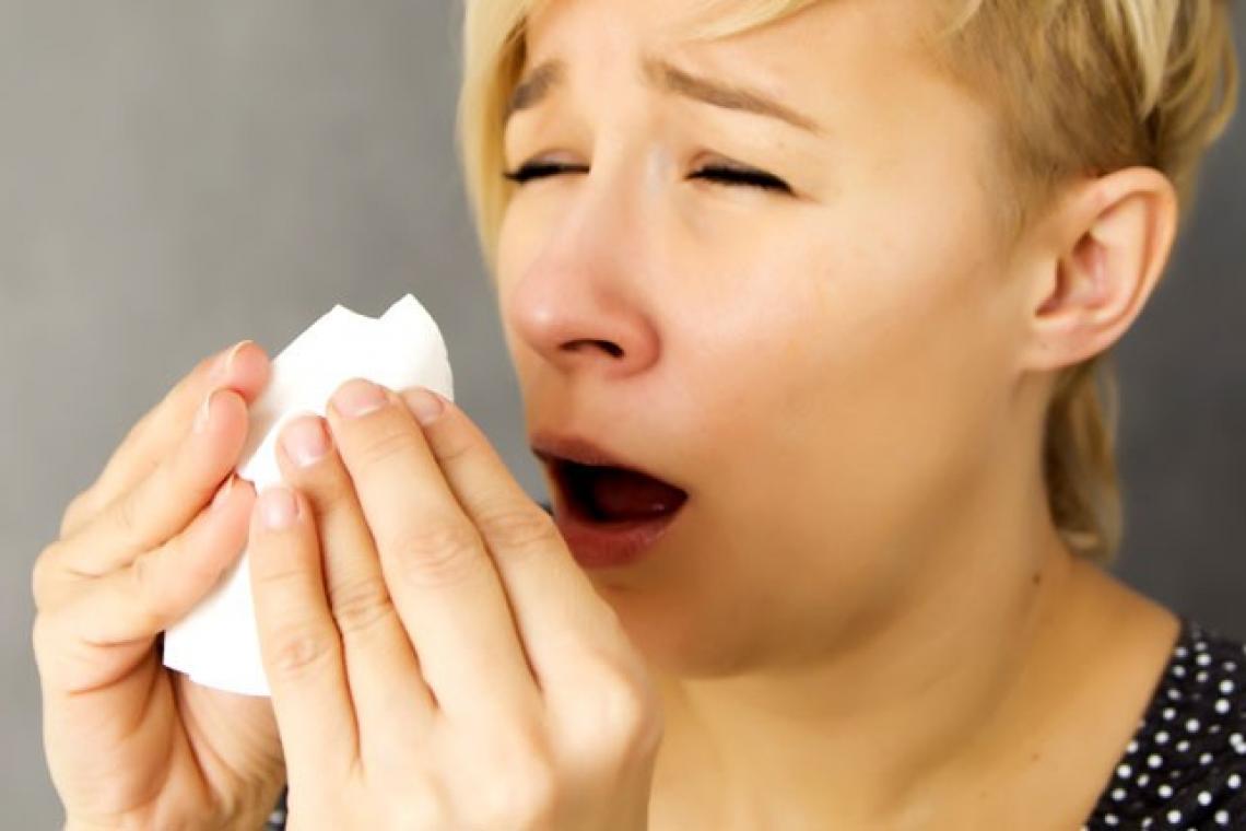 Un científico argentino asegura que el resfrío puede bloquear y proteger del coronavirus