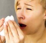 Un científico argentino asegura que el resfrío puede bloquear y proteger del coronavirus