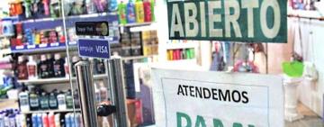 El municipio y el Colegio de Farmacéuticos lanzan una campaña para desalentar el uso de bolsas de plástico