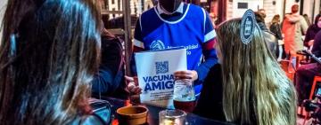 «Vacunate, amigo»: Municipio y Provincia salen a inscribir a jóvenes para vacunarse contra el Covid-19