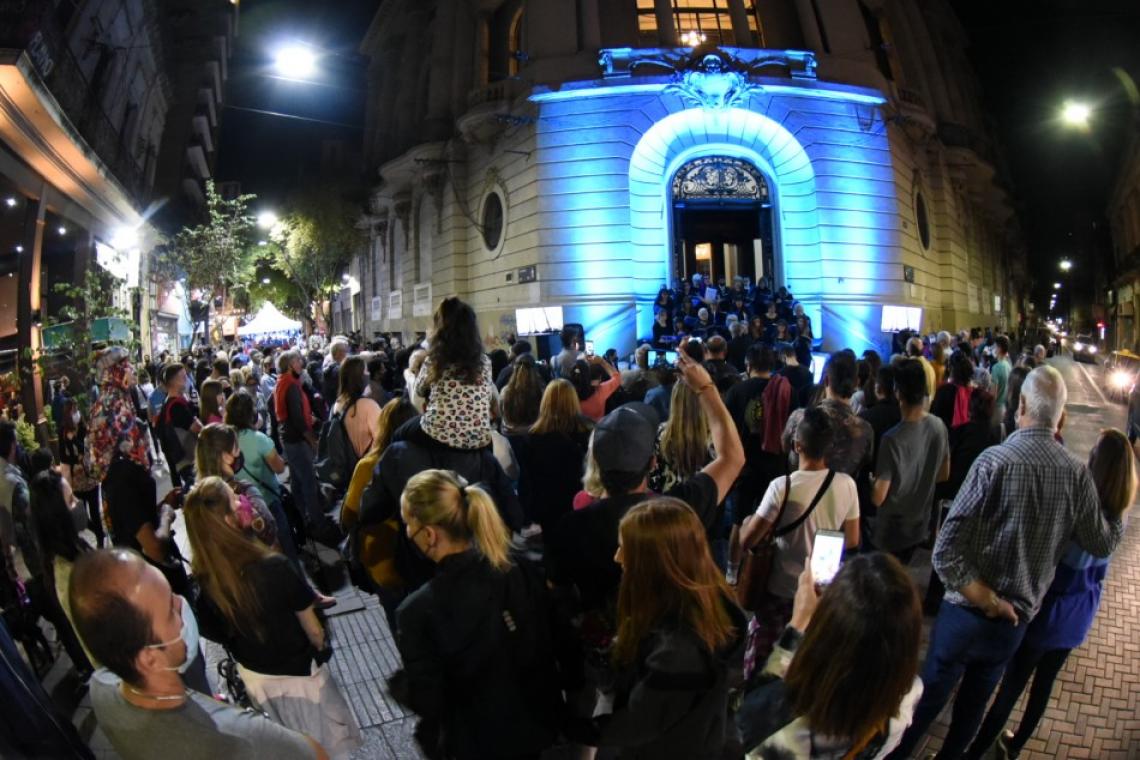 Miles de rosarinas y rosarinos coparon la calle en un fin de semana a pleno