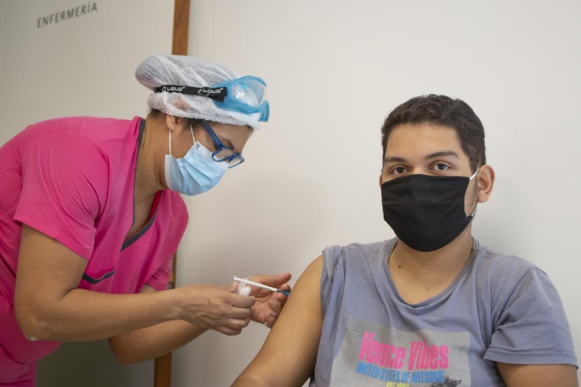 La provincia comenzó la vacunación con Cansino en Rosario