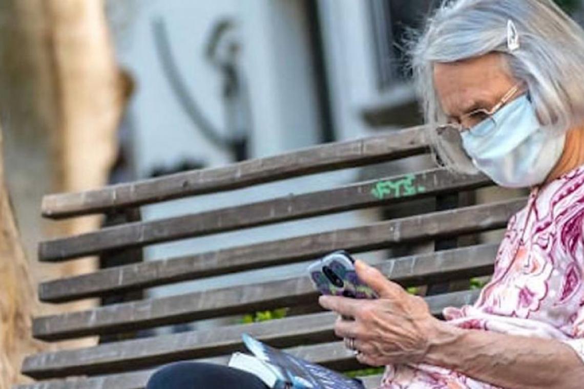 Acompañamientos telefónicos: un vínculo de sostén a adultos y adultas mayores