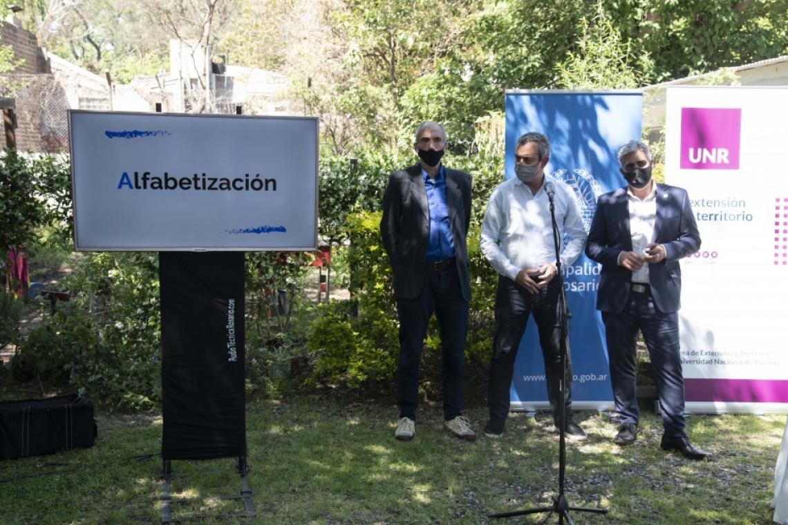 La Municipalidad firmó la implementación de un Plan de Alfabetización junto a la UNR