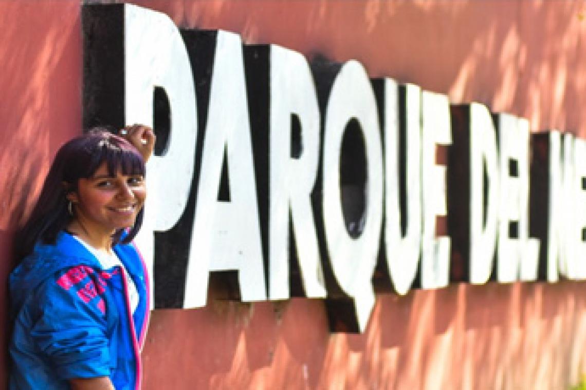 Desde el Parque del Mercado, Camila comparte su vocación de bailar y ayudar