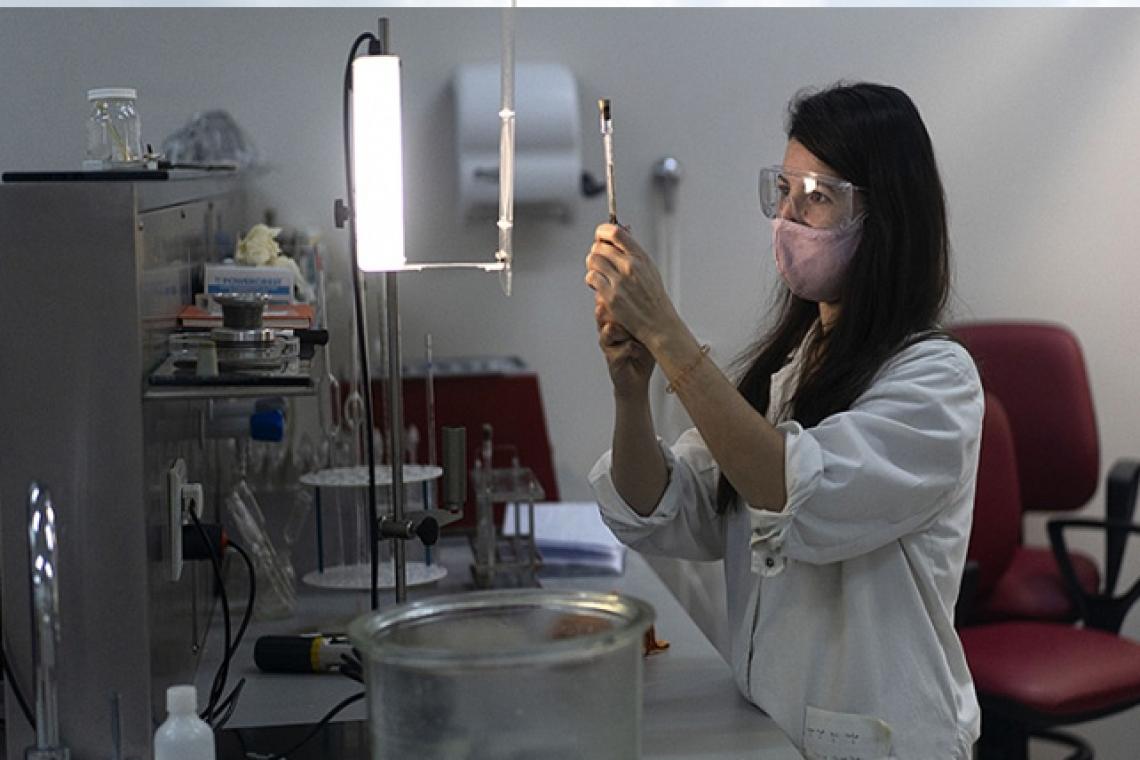 Avanzan los proyectos de producción de vacunas de origen nacional