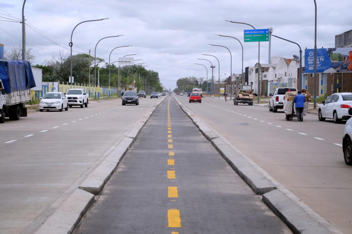 PEROTTI Y JAVKIN RECORRIERON LOS TRABAJOS EN LAS AVENIDAS JORGE NEWBERY Y CALASANZ, EN ROSARIO