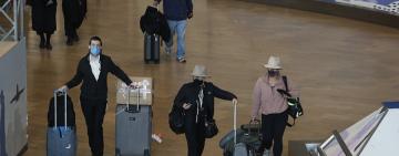 La OMS advirtió que la variante Ómicron presenta "un riesgo muy elevado" para el mundo