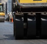 Avanzan tres grandes obras de pavimento definitivo en distintos barrios de la ciudad