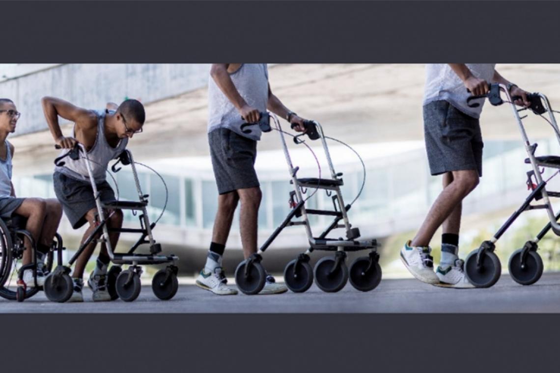 Personas parapléjicas recibieron implantes de electrodos en la columna y volvieron a caminar