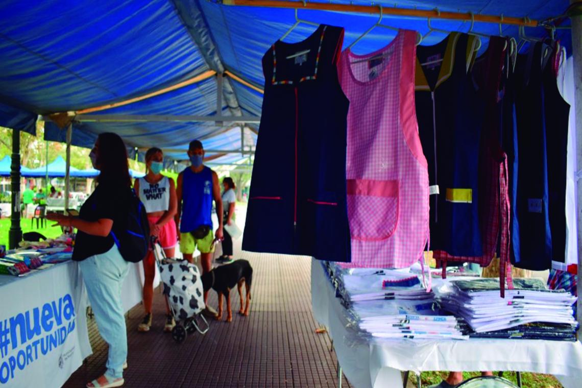 Vuelta a clases: llega una feria especial a la plaza Pringles para armar la mochila