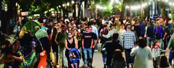 Con masiva concurrencia y alto impacto comercial se desarrolló la segunda Noche de Peatonales