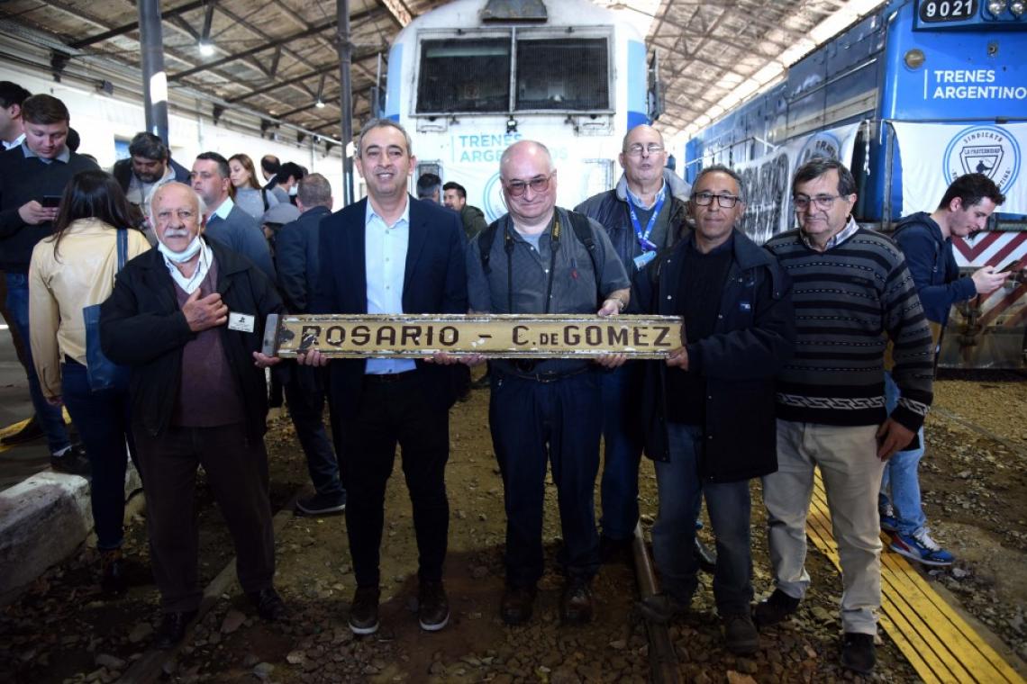 El intendente Javkin saludó la vuelta del tren Rosario-Cañada de Gómez