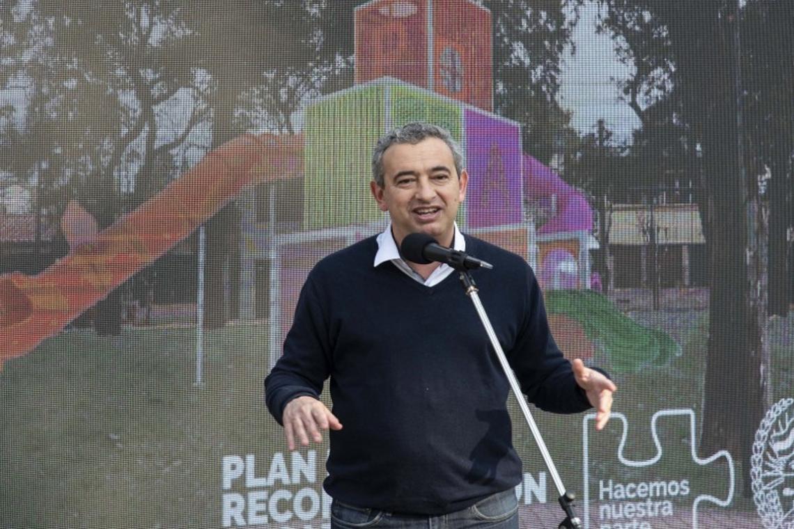 El intendente presentó el plan de reconstrucción de espacios públicos