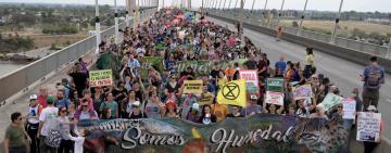 Masiva marcha por la Ley de Humedales y contra quemas intencionales