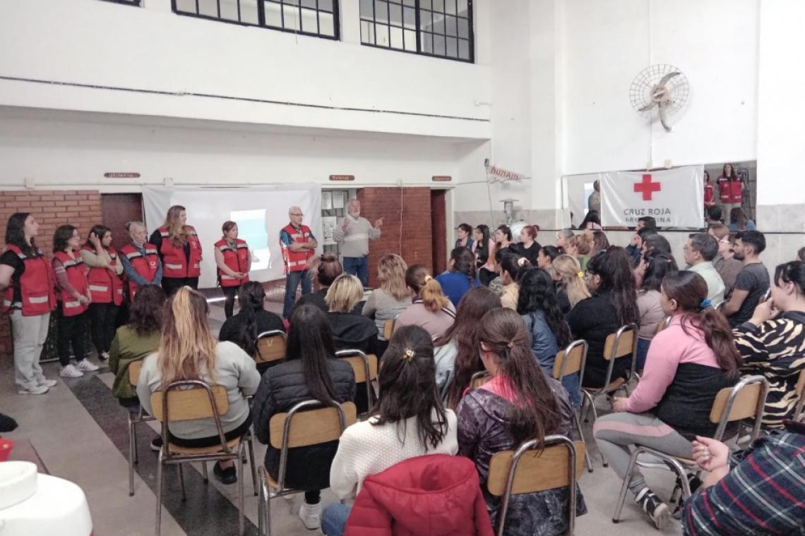 El Municipio y Cruz Roja brindan capacitación en RCP y primeros auxilios en vecinales