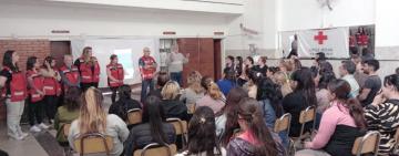 El Municipio y Cruz Roja brindan capacitación en RCP y primeros auxilios en vecinales