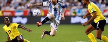 Con un doblete de un Messi brillante, Argentina goleó a Jamaica sin despeinarse