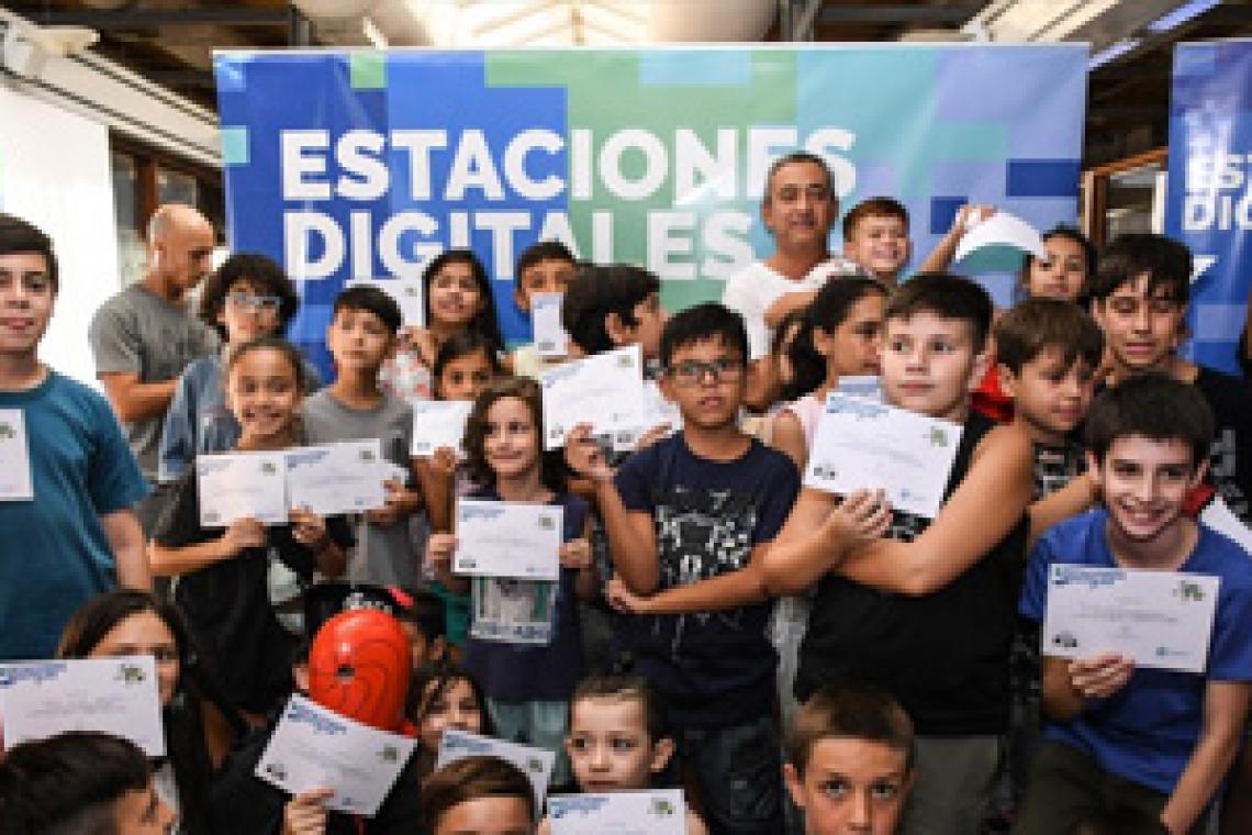 Escuela de Robótica para niñas y niños: “Es una buena manera de pelearle a lo malo”