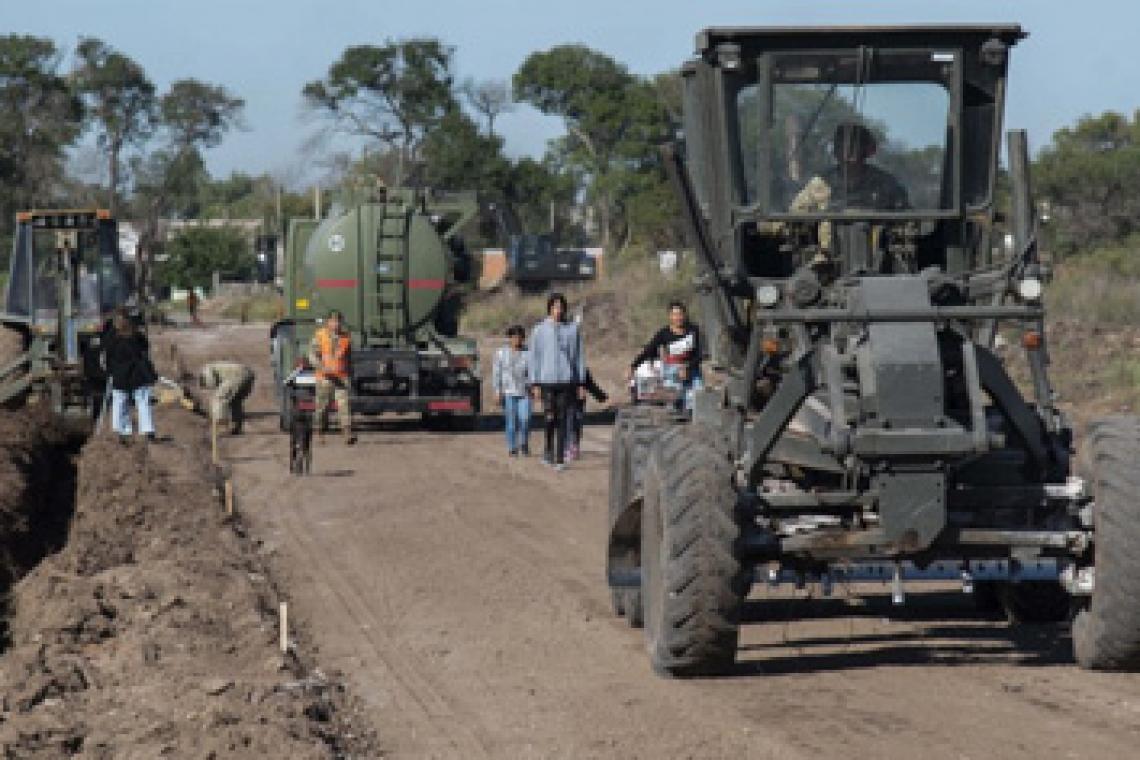 Tío Rolo: Javkin supervisó tareas de urbanización que se ejecutan con el Ejército