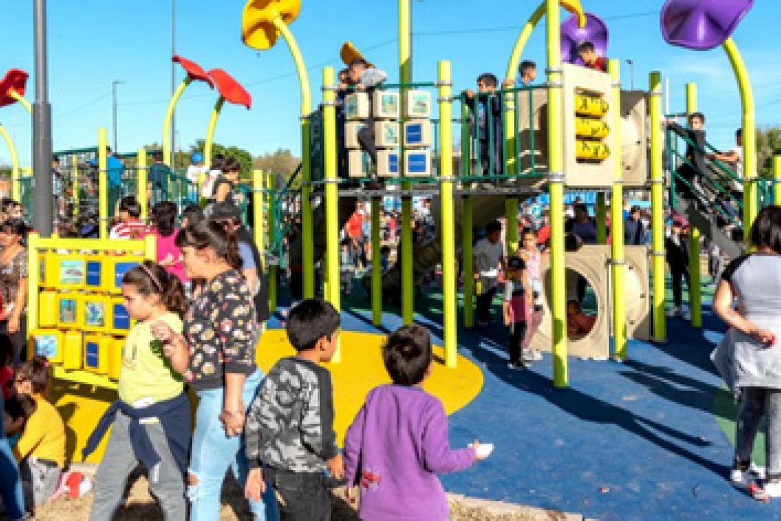 Se inauguró la renovada plaza de la Infancia, un emblema en la urbanización de barrio Banana