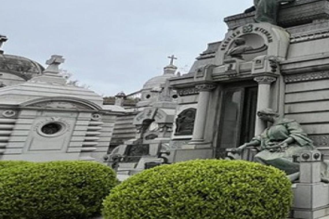 El cementerio El Salvador ofrece un recorrido guiado diurno
