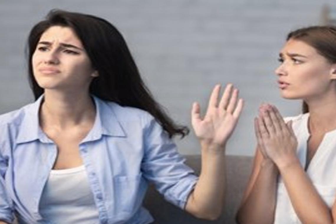 Entender si somos amigos por placer o por utilidad: consejos del filósofo griego Aristóteles para conservar la amistad