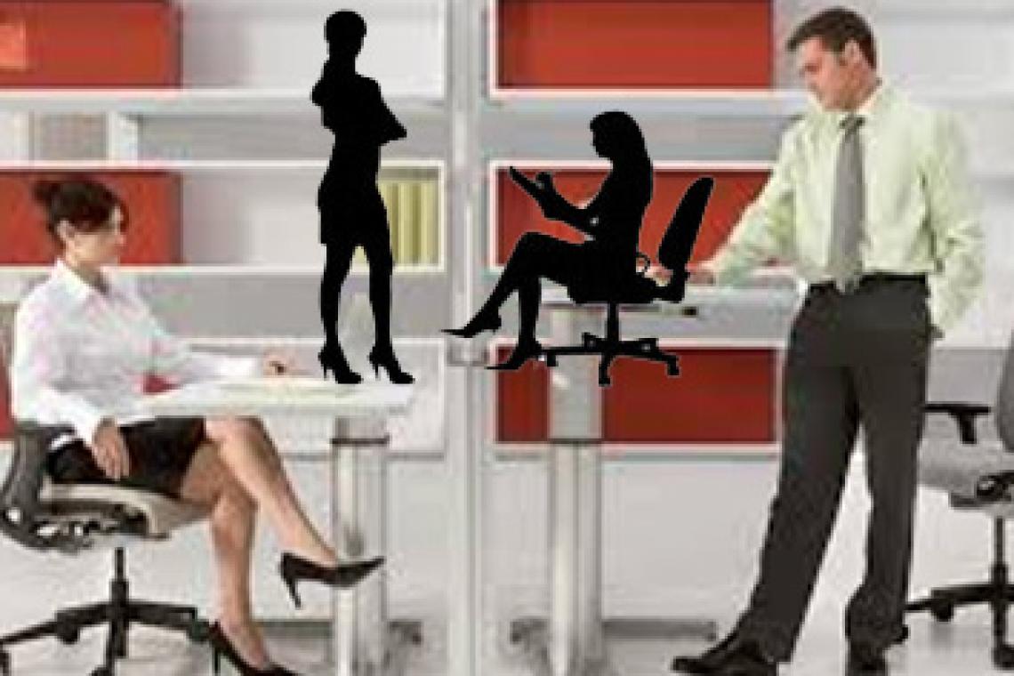 ¿Parados o sentados? Cuál es la mejor forma de trabajar en tu escritorio para tu salud