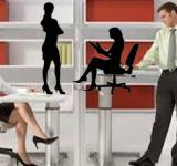 ¿Parados o sentados? Cuál es la mejor forma de trabajar en tu escritorio para tu salud