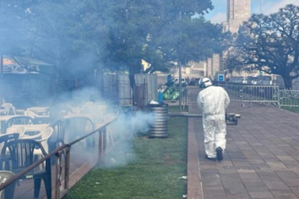El Municipio intensifica los operativos de fumigación de espacios verdes