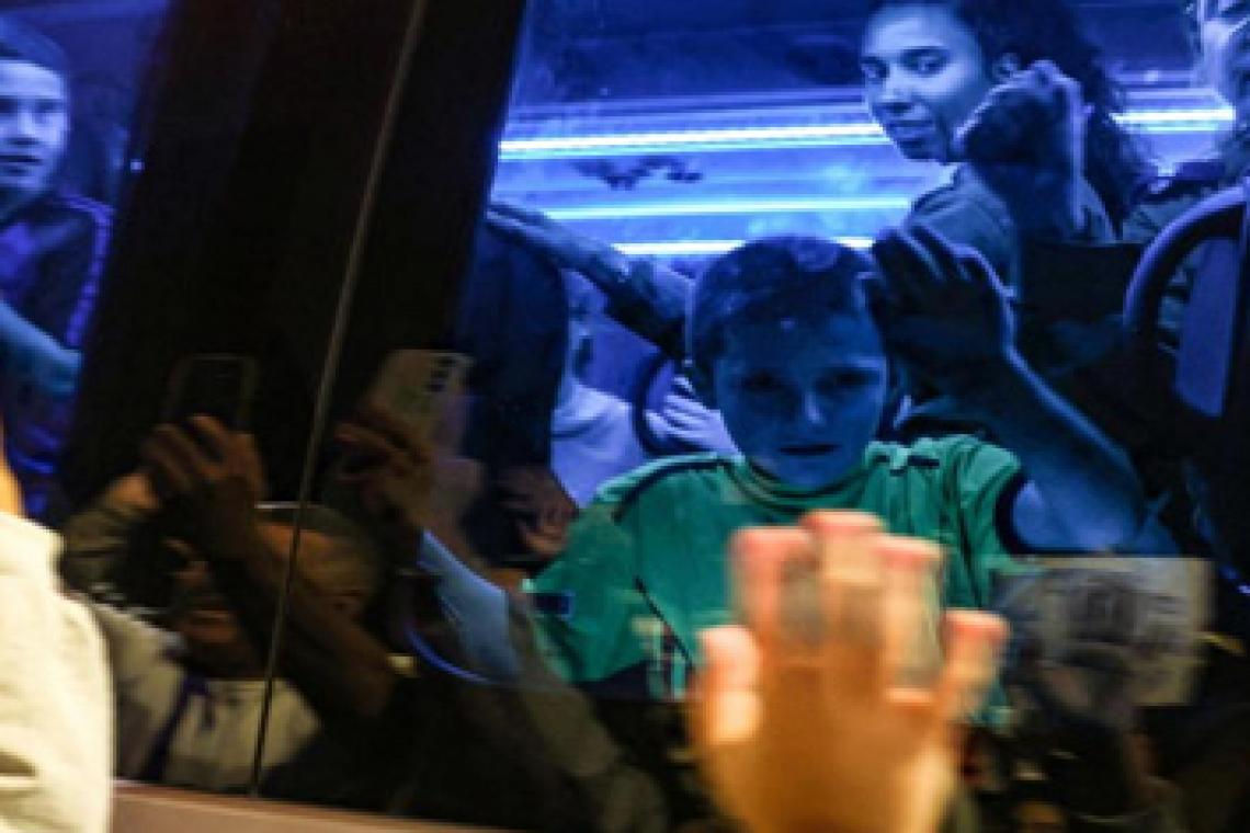 Israel y Hamas liberaron más prisioneros y rehenes, mientras buscan prolongar la tregua