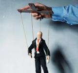 Qué es el “breadcrumbing”, las migajas emocionales que algunas personas usan como método para manipular