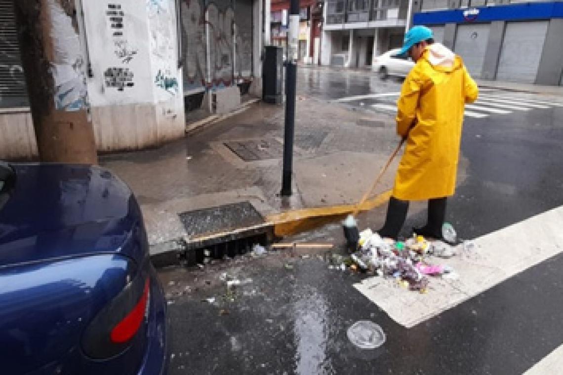 La ciudad continúa bajo alerta meteorológica por tormentas fuertes y ráfagas de viento