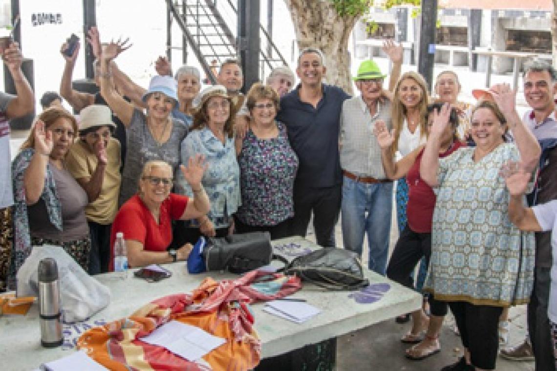 Más de 1.500 personas disfrutan las colonias municipales del Parque del Mercado