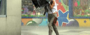 Alerta metereológica: el Servicio Meteorológico Nacional mantiene una alerta naranja para toda la jornada del martes 16 de enero con posibles tormentas fuertes. 