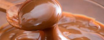 4 razones por las que sentimos la necesidad de comer azúcar o carbohidratos (y cómo podemos controlarla)