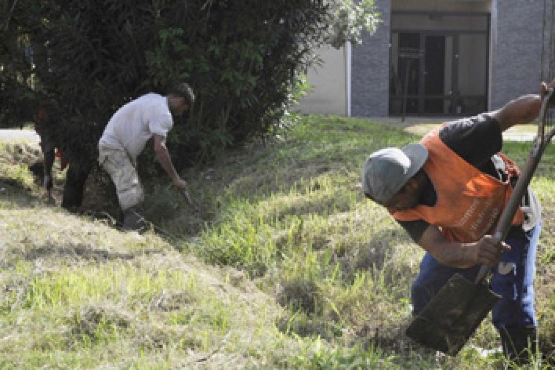 Operativo Barrial: el municipio intervino con acciones urbanas y sociales en Fisherton Industrial