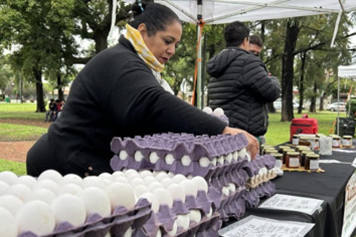 Canasta básica a precios justos: el municipio presentó el Mercado Barrial Itinerante