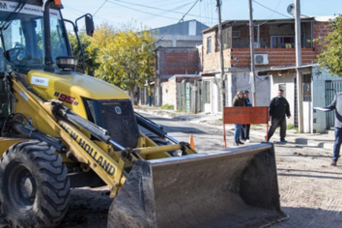 El municipio suma una nueva obra de pavimento definitivo en barrio Ludueña