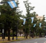 La ciudad se viste de celeste y blanco para conmemorar el Día de la Bandera
