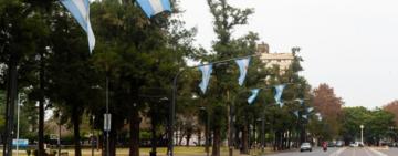 La ciudad se viste de celeste y blanco para conmemorar el Día de la Bandera