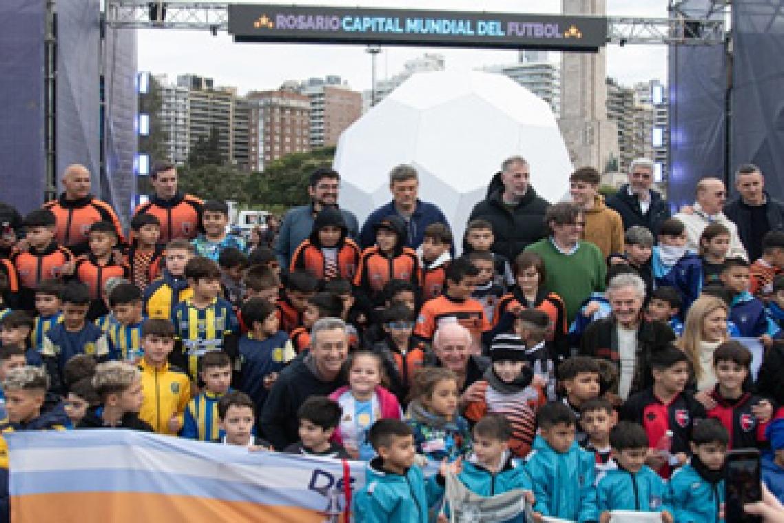 «Rosario Capital Mundial del Fútbol»: se inauguró el Monumento en homenaje a mundialistas de la ciudad